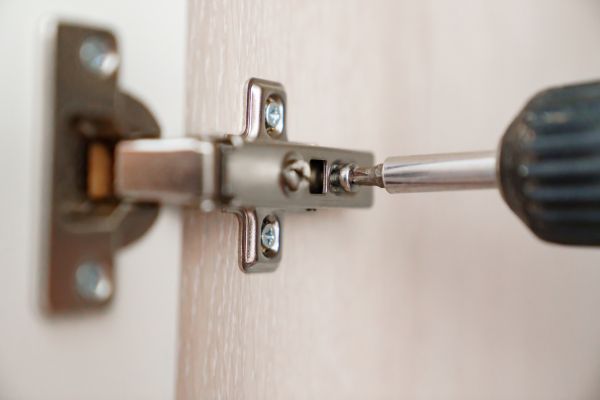 Cupboard Hinge Repair in Pflugerville