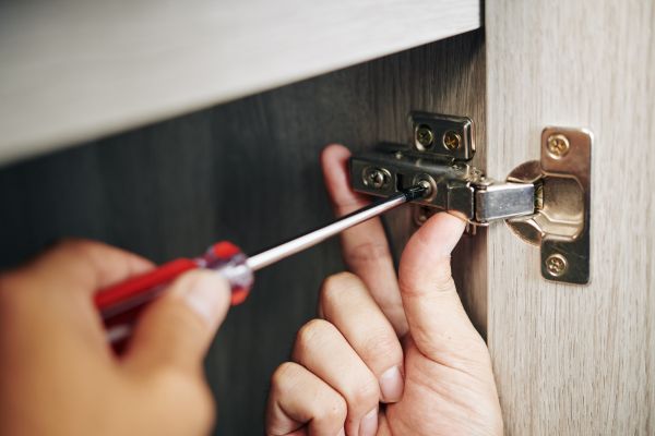 Cabinet Hinge Installation in Pflugerville
